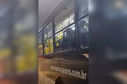 Ônibus atacado em Cotia