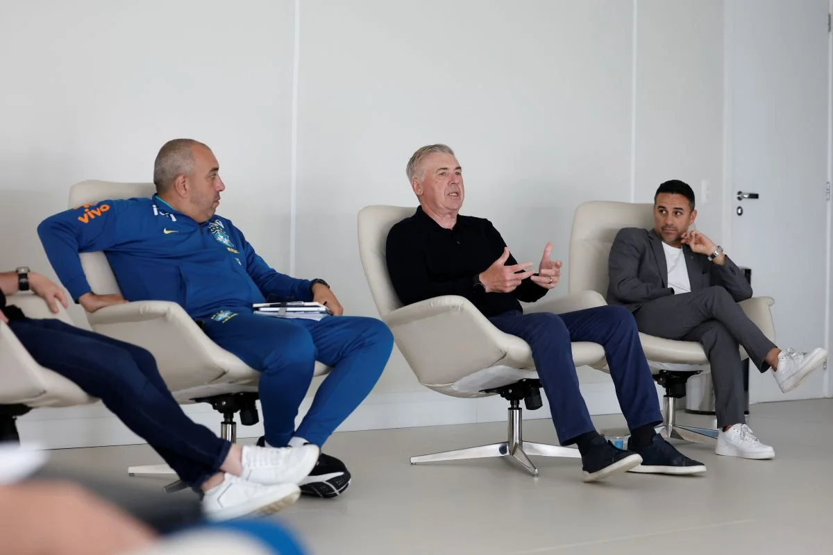 Ancelotti promove integração estratégica com técnicos das categorias de base​‌​