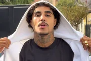 MC Livinho grava vídeo para o Instagram MC Livinho grava vídeo para o Instagram