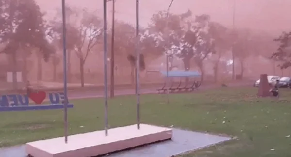 Imagem colorida de tempestade de areia - Metrópoles