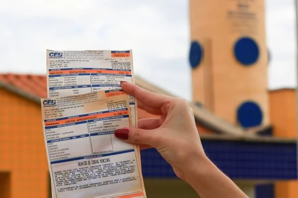 Valores cobrados a mais na conta de luz serão devolvidos imediatamente