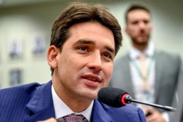 Ex-ministro Silvio Costa Filho assume liderança da Maioria na Câmara
