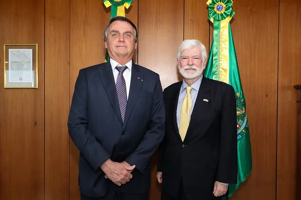 Senhor Christopher Dodd, Enviado Especial do Presidente dos Estados Unidos da América