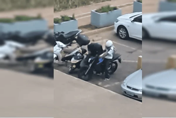 Vídeo: ladrões roubam moto em frente à sede da Polícia Federal