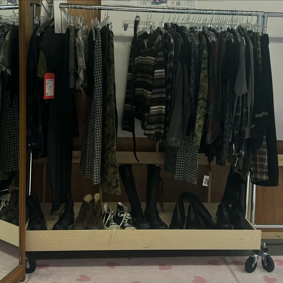Guarda-roupa da personagem Kimberly, interpretada pela atriz Chandler Kinney Guarda-roupa da personagem Kimberly, interpretada pela atriz Chandler Kinney