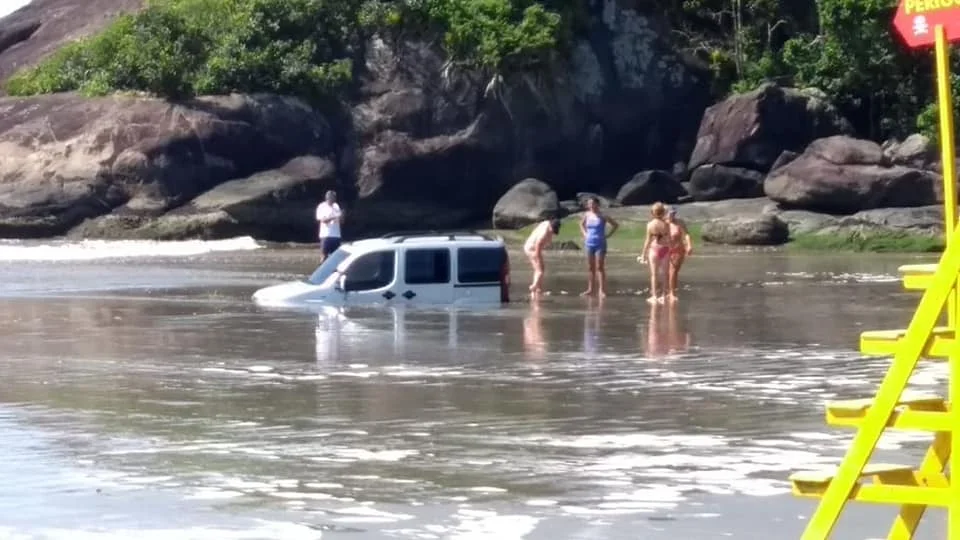 Caso chamou atenção de banhistas Caso chamou atenção de banhistas