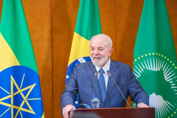 Foto colorida do presidente Lula - Metrópoles