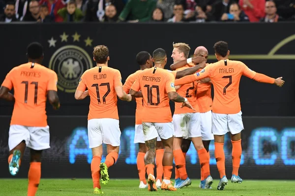 Holanda bate Alemanha por 4 x 2 em Hamburgo nas Eliminatórias da Euro