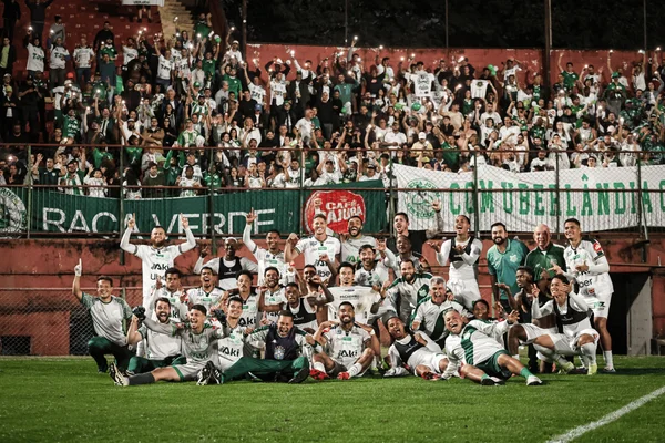 Jogadores do UberLÂNDIA-MG comemoram classificação no Brasileirão Série D ZeroUm