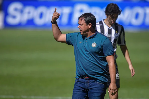 Sem vencer há seis jogos, Bahia anuncia a saída de Dado Cavalcanti