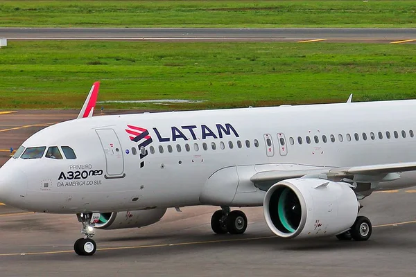 Latam abre 1.100 vagas de emprego para alta temporada