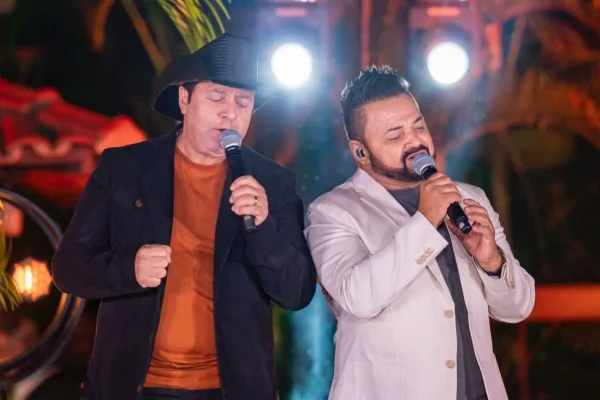 Imagem colorida de Renan e Ray - Metrópoles