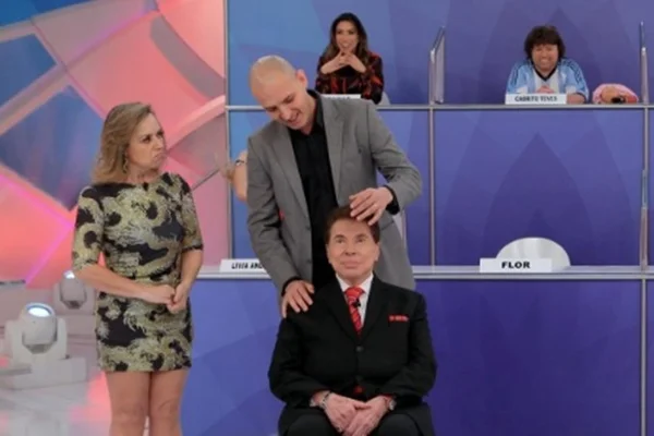 Silvio Santos é hipnotizado no palco do seu programa