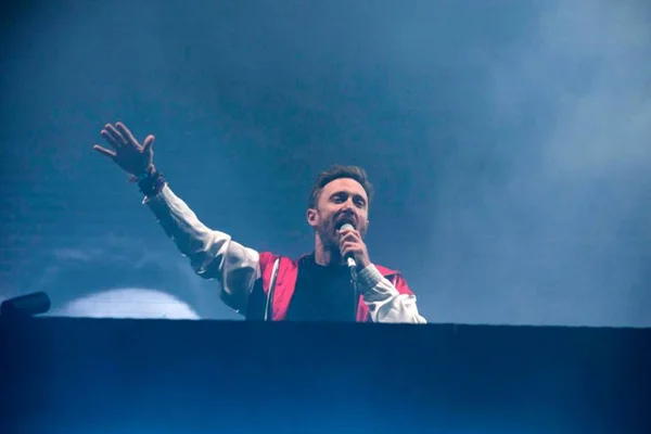 Crítica: David Guetta quer ser ousado e conservador em 7