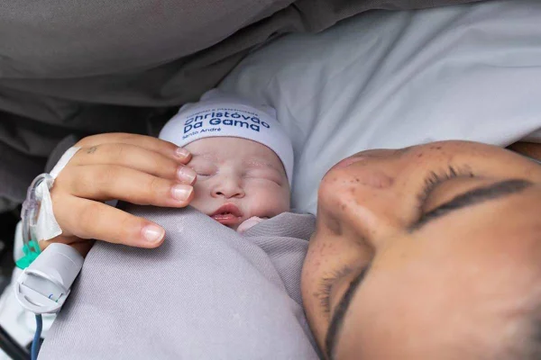 MC Loma mostra rosto da filha pela primeira vez: “Amor da minha vida”