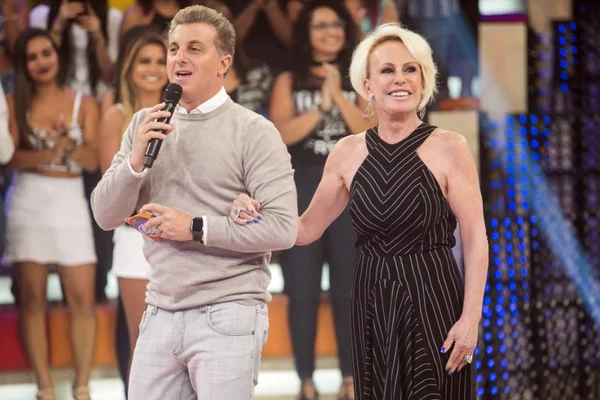 Ana Maria Braga vai às lágrimas em programa de Luciano Huck