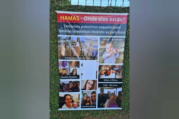 Embaixada de Israel faz cartazes anti-Hamas: "terroristas palestinos"