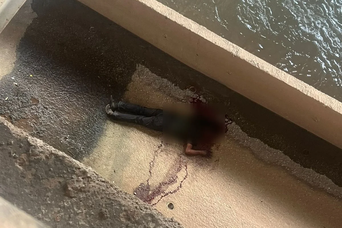 Homem caído no leito do Ribeirão Arrudas no Centro de BH gritou por socorro Homem caído no leito do Ribeirão Arrudas no Centro de BH gritou por socorro