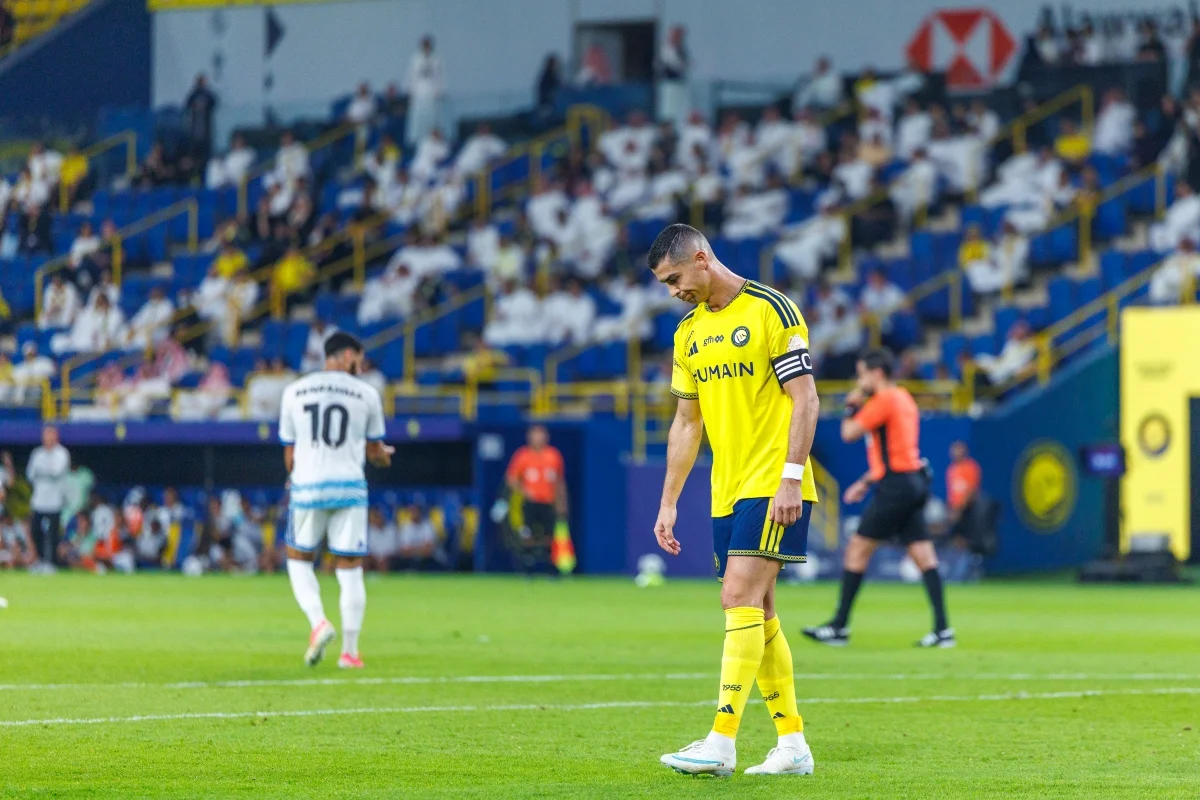 Cristiano Ronaldo desperdiça pênalti e perde gol sem goleiro pelo Al-Nassr