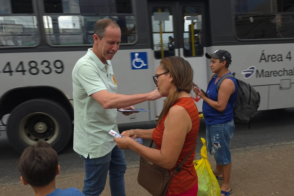 Cappelli apresenta plano para zerar filas de saúde durante caminhada no DF - imagem 1 Cappelli apresenta plano para zerar filas de saúde durante caminhada no DF - imagem 1