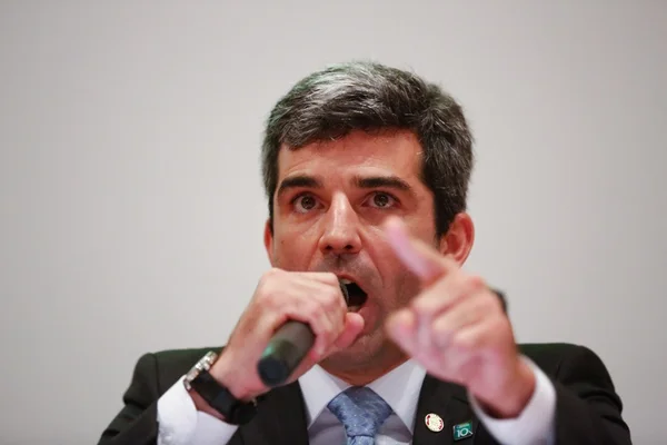 Fenaj, OAB e TV Comunitária repudiam remoção de painel do Metrópoles
