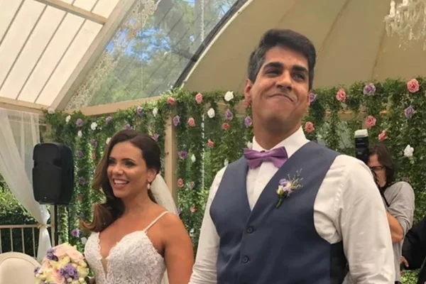 Ex-marido de Lulu Santos se casa com bancária na presença do cantor