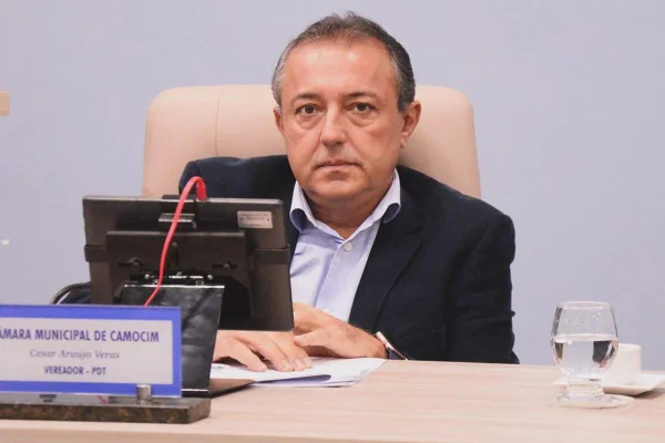 Imagem colorida do vereador de Camocim (CE) César Araújo Veras - Metrópoles