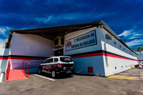 Pinos de cocaína vazios foram apreendidos na casa do suspeito, em Campinas. Padrasto levou o enteado à UPA alegando que ele estava engasgado - Metrópoles