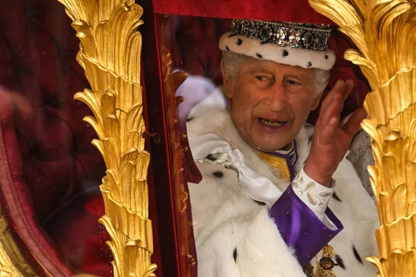 Veja fotos e vídeos da coroação do rei Charles III no Reino Unido
