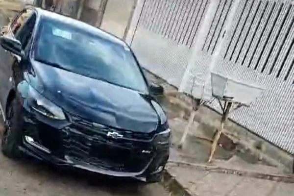Falso cliente finge interesse e foge com carro de concessionária no DF