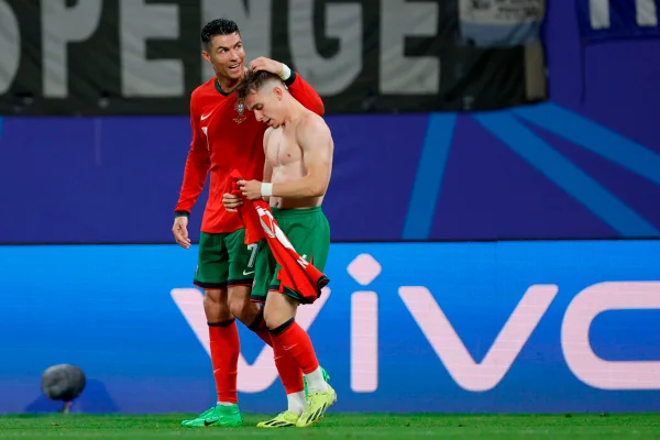 Portugal sofre, mas vence Tchéquia de virada na estreia da Eurocopa
