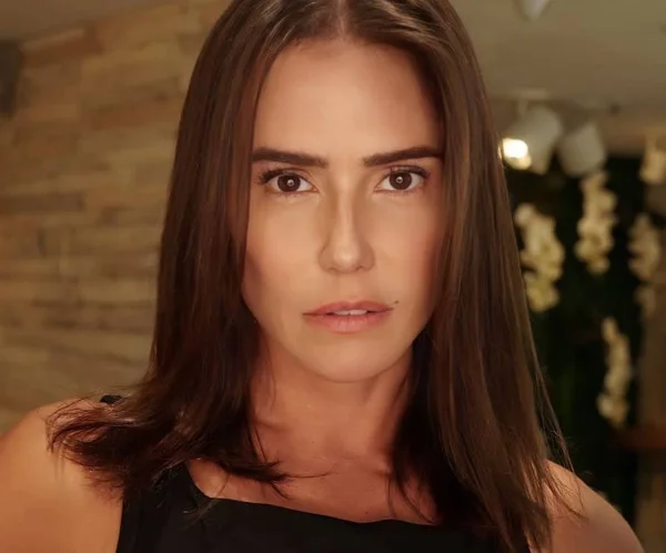 Saiba quanto Deborah Secco pagou em seu megahair