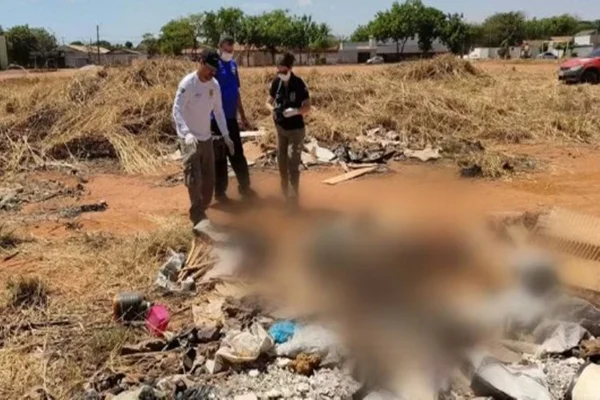 Polícia investiga corpo esquartejado achado dentro de 3 sacos de lixo