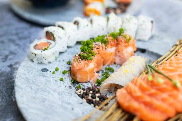 Japonês Kojima reabre com bar izakaya e novo cardápio