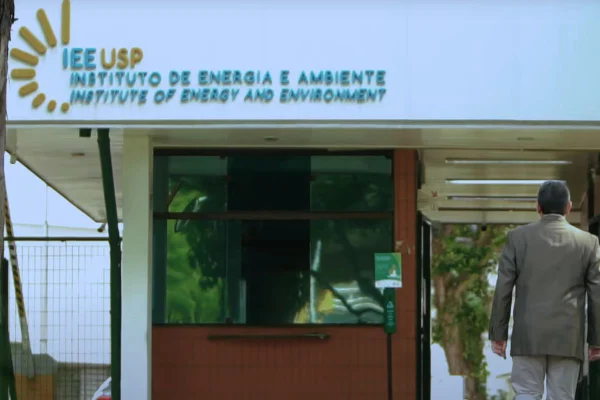 Durante a virada do ano, ladrões invadiram o laboratório da USP, roubaram materiais e fizeram vigilantes de reféns. Ninguém ficou ferido