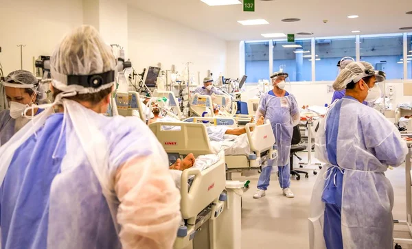 Saúde convoca 150 servidores aposentados para atuar em hospitais do DF