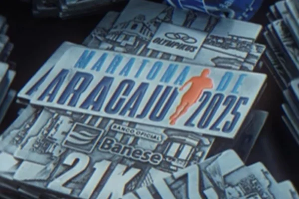 Menino de 10 anos corre maratona; pai admite que fraudou inscrição