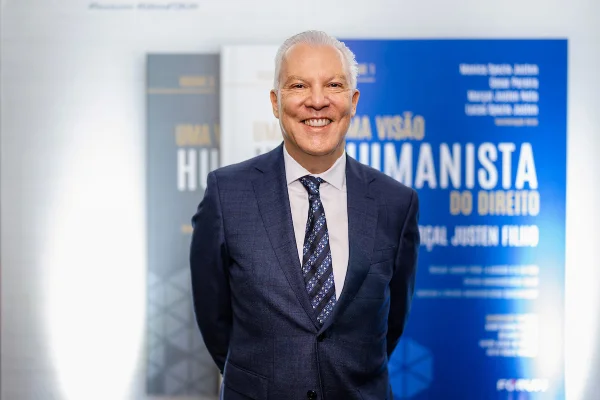 TCU recebe lançamento de livro em homenagem a Marçal Justen Filho