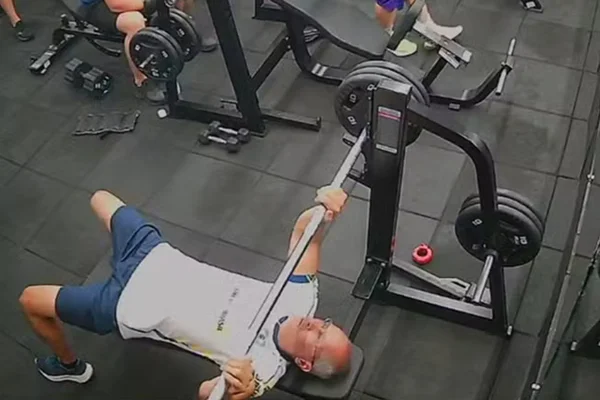 Quem era o carnavalesco que morreu durante exercício em academia de PE