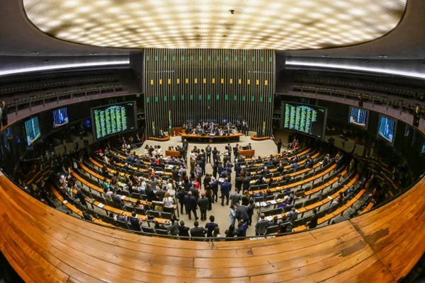 Bancadas na Câmara travam votação de projeto que criminaliza misoginia