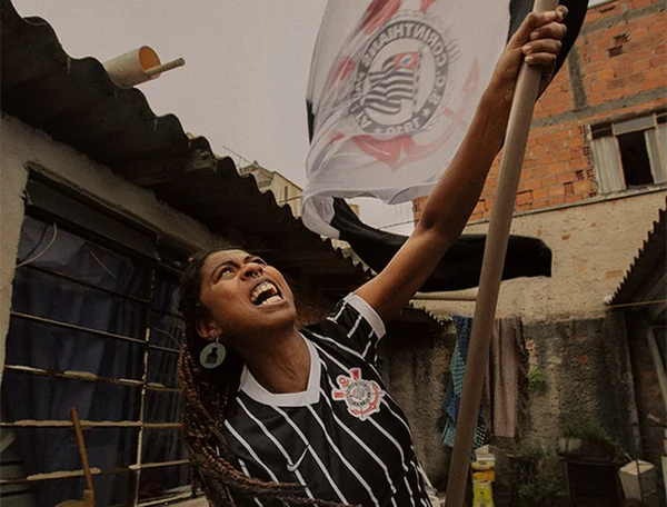 Corinthians lança nova camisa número dois; confira fotos