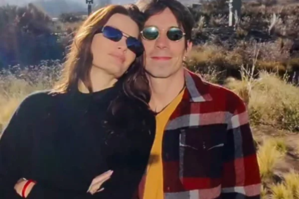 Print de um vídeo colorido de Isabeli Fontana e Di Ferrero - Metrópoles