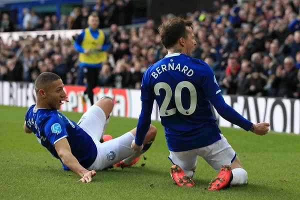 Bernard e Richarlison marcam, Everton vence e segue bom momento