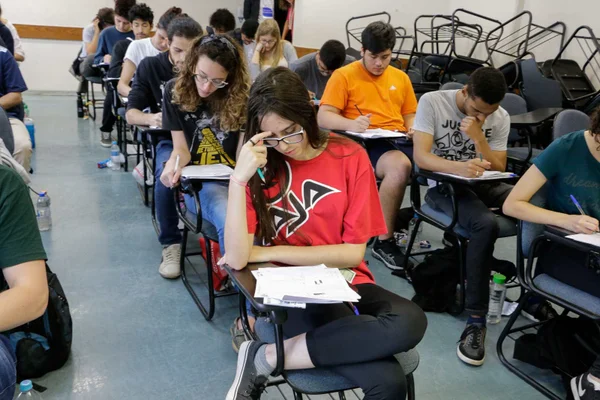 Especialistas aprovam Provão Paulista, mas alertam para desigualdade