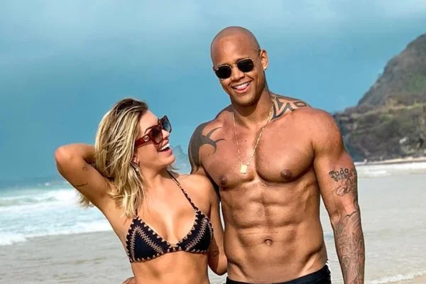 Lorena Improta diminuiu volume de Léo Santana em foto e revela motivo