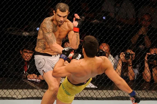 Vitor Belfort perde para Lyoto Machida e anuncia aposentadoria do UFC