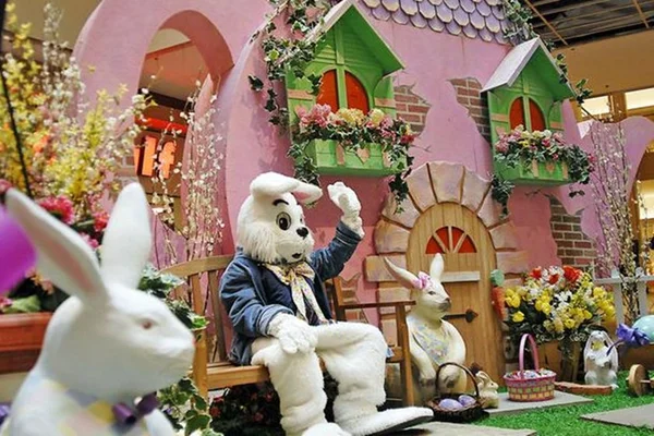 Coelhinho da Páscoa entra em briga com cliente em shopping dos EUA