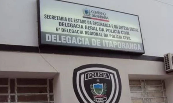 Mulher mantida em cárcere privado pelos próprios pais é resgatada