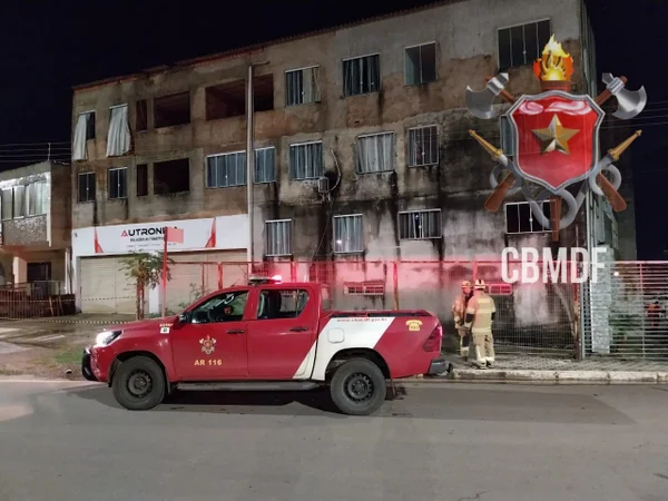 Laje com caixa d’água rompe e deixa apartamentos inundados no DF