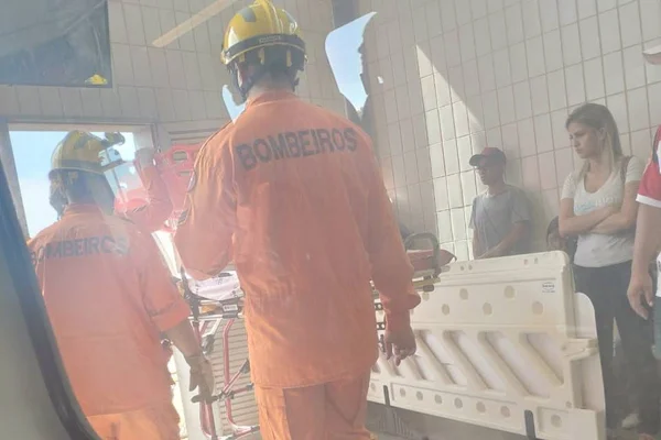 DF: vídeo mostra momento em que cadeirante cai em trilhos do metrô